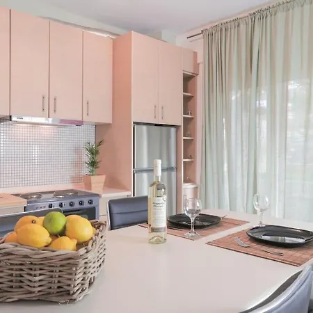 5 Min From Papageorgiou Free Indoor Parking Selanik