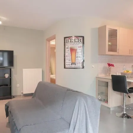 5 Min From Papageorgiou Free Indoor Parking *